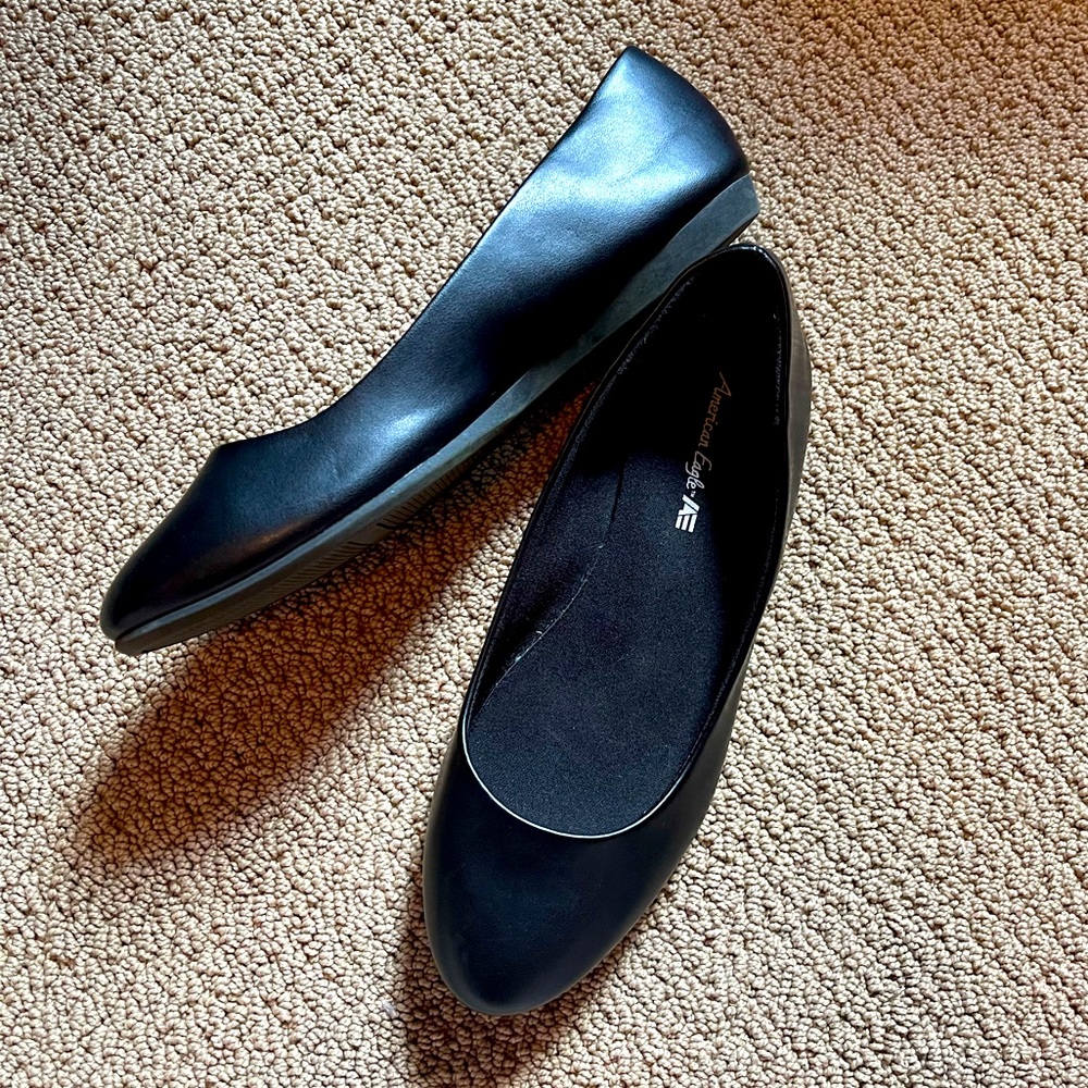 American Eagle flats size 7 in black, wide fit